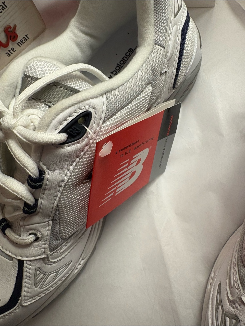 New Balance Ladies White and Navy Athletic Sneakers 10 SL-2 Fit - Picture 3 of 9